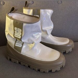 Ugg women’s Brellah mini beige boots. Size 11. Like new!!